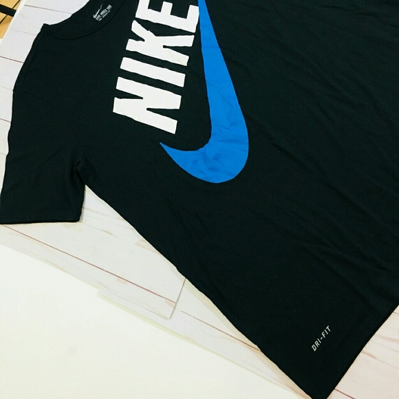 Nike graphic tee - Picture 2 of 3